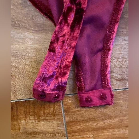 Essue Burgundy Velvet Women’s Thong Bodysuit Size Medium - Picture 9 of 15